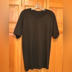 Lululemon men’s metal vent tech short sleeve shirt size Large in black